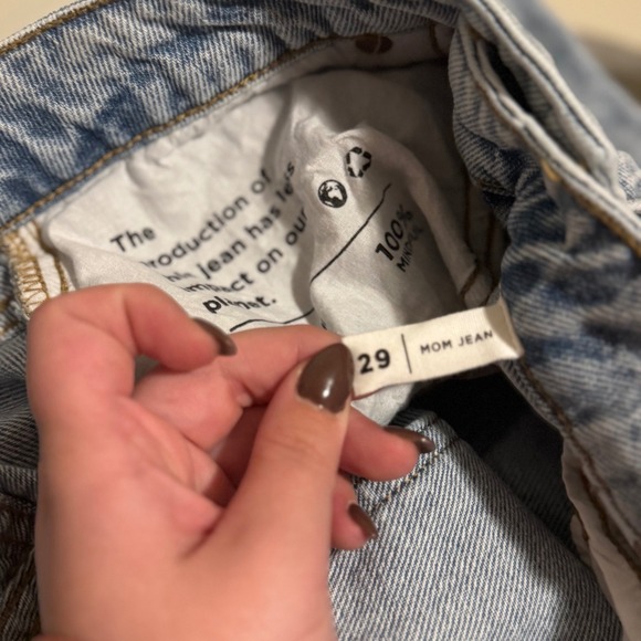 PacSun Mom Jeans Light Wash Distressed High Rise Denim Size 29 - Picture 3 of 3